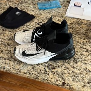 Nike Air Max 270 Flyknit sz 10 Men’s